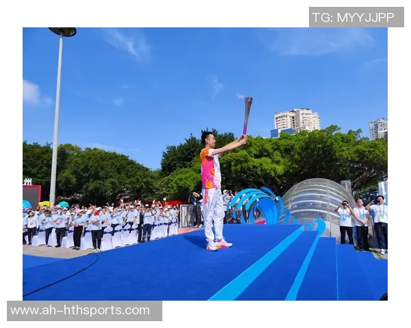 留念“一二·九”长距离跑，传递精力火炬